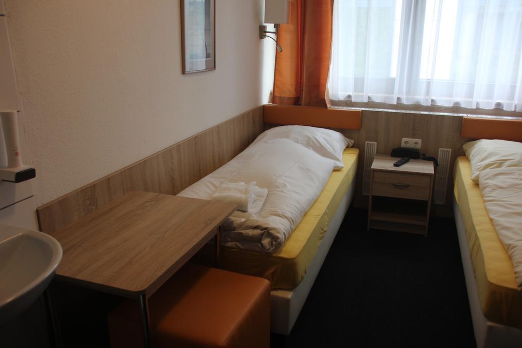 Airport-Hotel Zum Taubengrund Kelsterbach Eksteriør bilde