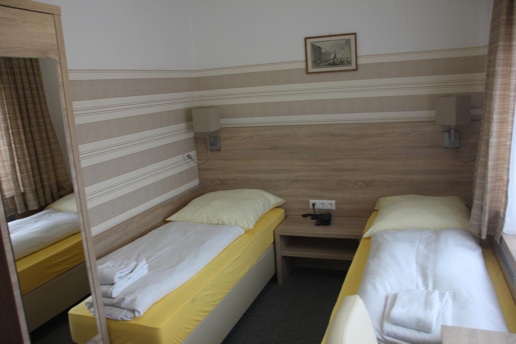 Airport-Hotel Zum Taubengrund Kelsterbach Eksteriør bilde