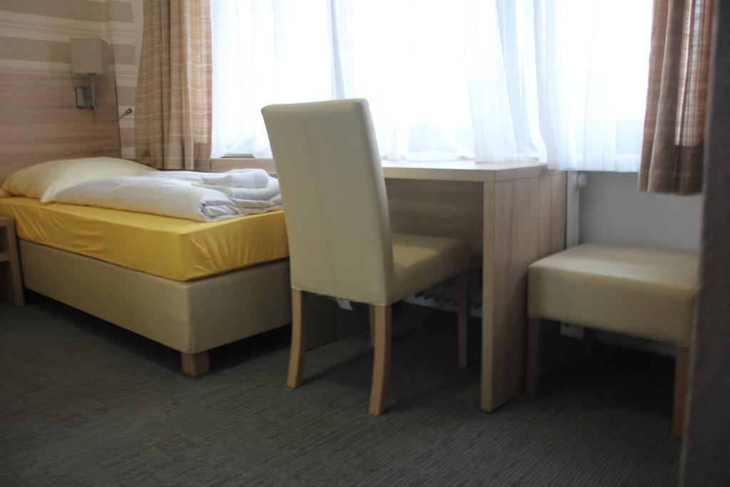 Airport-Hotel Zum Taubengrund Kelsterbach Eksteriør bilde