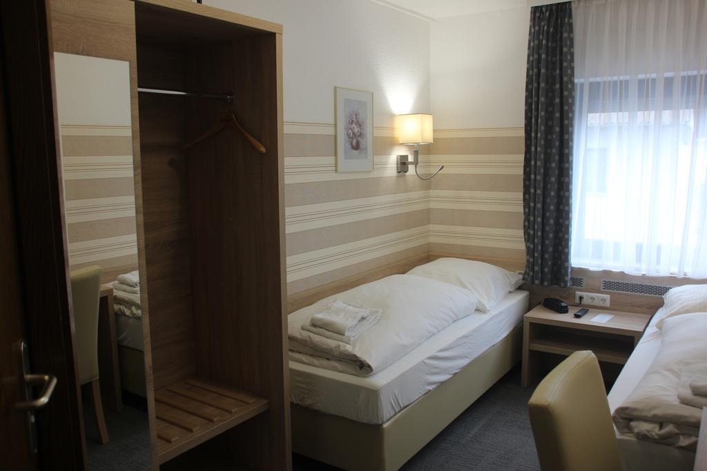 Airport-Hotel Zum Taubengrund Kelsterbach Eksteriør bilde