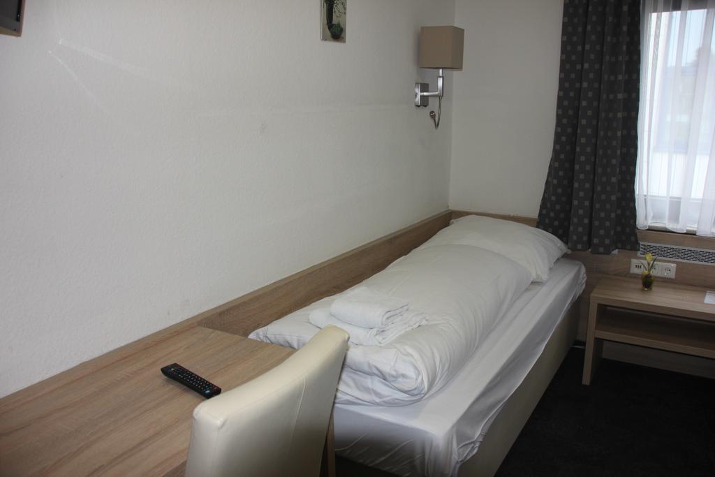 Airport-Hotel Zum Taubengrund Kelsterbach Eksteriør bilde