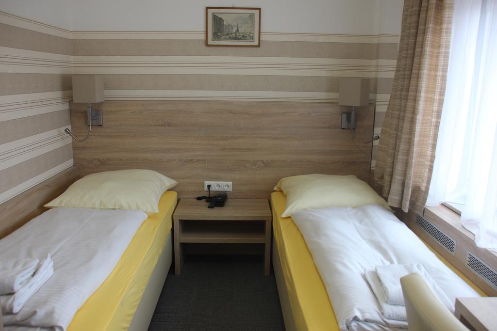 Airport-Hotel Zum Taubengrund Kelsterbach Eksteriør bilde